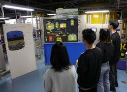 「シャチと食事やベルーガにタッチも！閉館後の水族館を探検できる特別プランが鴨川で」の写真