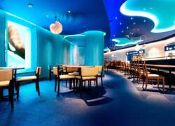 「シャチと食事やベルーガにタッチも！閉館後の水族館を探検できる特別プランが鴨川で」の写真