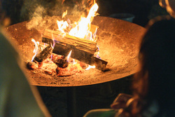 「直前予約で30%OFF！豪華食材や焚き火をお得に楽しむ冬のグランピング、愛知・岡崎で」の写真