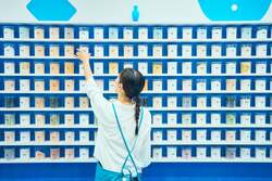 「甘くないバレンタイン!?　阪神梅田本店で塩作りや韓国発チャーム作りを親子で楽しもう」の写真