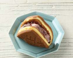 〈豊島屋〉わっふるいちご 450円