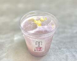 〈寒天工房 讃岐屋〉いちご餡ソーダ 401円