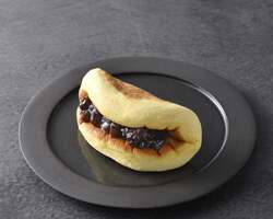 〈五勝手屋本舗〉五勝手屋ロール 400円