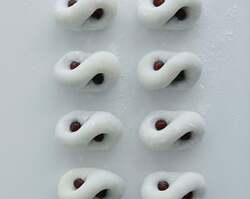 〈季のせ〉80000（はちまん）大福 260円