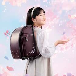 「リボン着せ替えやミスドコラボも！フィットちゃん新作ランドセルが2026年2月5日発売！」の写真