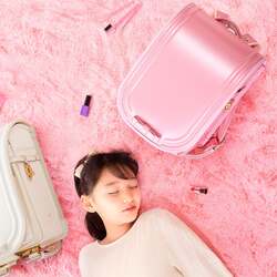 「リボン着せ替えやミスドコラボも！フィットちゃん新作ランドセルが2026年2月5日発売！」の写真