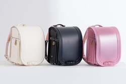 「リボン着せ替えやミスドコラボも！フィットちゃん新作ランドセルが2026年2月5日発売！」の写真