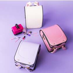 「リボン着せ替えやミスドコラボも！フィットちゃん新作ランドセルが2026年2月5日発売！」の写真