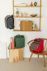 「かぶせがない新形状も！2027年度ランドセル展示会が全国18会場でスタート」の写真