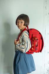 「かぶせがない新形状も！2027年度ランドセル展示会が全国18会場でスタート」の写真