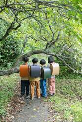 「かぶせがない新形状も！2027年度ランドセル展示会が全国18会場でスタート」の写真