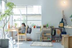 「かぶせがない新形状も！2027年度ランドセル展示会が全国18会場でスタート」の写真