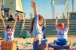 「入場無料で遊び尽くせる！スケボーやバスケ、ヨガに挑戦、賞品も狙えるスポーツの祭典」の写真