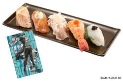 「スシロー×ジョジョが初コラボ！描き下ろしグッズや等身大イギー、DIOへの挑戦もッ！」の写真