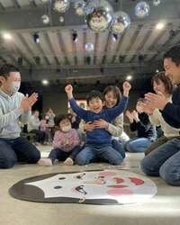 「親子で巨大福笑い＆愛犬と豆まきゲーム！岸和田で笑いと福を呼び込む節分体験イベント」の写真
