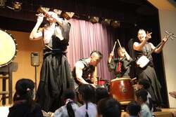 「映画『国宝』ロケ地で初開催！道明寺天満宮の幻想的なライトアップと夜市を楽しもう」の写真