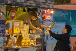 「映画『国宝』ロケ地で初開催！道明寺天満宮の幻想的なライトアップと夜市を楽しもう」の写真