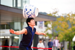 「アジアの絶品グルメ14台を食べ比べ！中国雑技団や獅子舞も楽しめる春節祭が沼津で開催」の写真