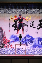 「アジアの絶品グルメ14台を食べ比べ！中国雑技団や獅子舞も楽しめる春節祭が沼津で開催」の写真