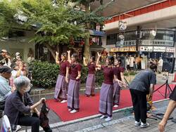 「アジアの絶品グルメ14台を食べ比べ！中国雑技団や獅子舞も楽しめる春節祭が沼津で開催」の写真