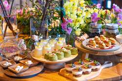 「夜の光るシャボン玉と花に感動！キッズマルシェも楽しいフラワーパークのバレンタイン」の写真