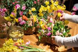 「夜の光るシャボン玉と花に感動！キッズマルシェも楽しいフラワーパークのバレンタイン」の写真