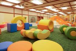 「巨大屋内パーク＆二段ベッドの客室に大喜び！子連れ旅の新定番、大江戸温泉・松島へ」の写真