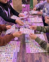 「無料のシール交換会＆世界にひとつのシール作り！親子でハマる体験イベントが岸和田で」の写真