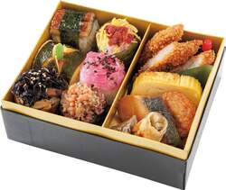 「城山ストアー」指宿のたまて箱弁当