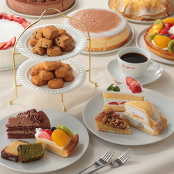 「食べ放題なのに苗ごと貰える！？スイパラの「お席でいちご狩り」が前代未聞の神企画」の写真