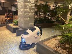 HAPiiBOT（ハピボット）／ウェット清掃ロボット