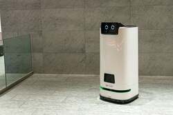 Servi Lift（サービリフト）／自動走行配送ロボット