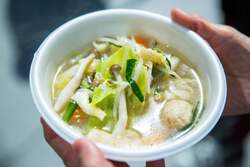 「力士と対決、ちゃんこも満喫！倍率50倍の相撲祭、グランフロント大阪で入場無料開催」の写真