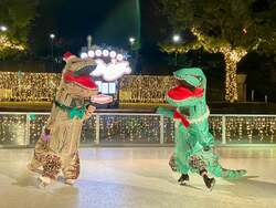 「恐竜が滑る＆チョコを配布!?横浜・山下公園に愛犬も遊べる驚きの冬パークが登場！」の写真