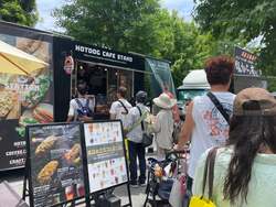 「【お台場】究極の肉祭が開幕！絶品ホットドッグの頂点を決める3日間、入場無料で開催」の写真