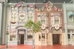 「自分好みのパフェが作れる！東京ディズニーランドにヴァネロペのお菓子な世界が再登場」の写真