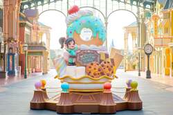 「自分好みのパフェが作れる！東京ディズニーランドにヴァネロペのお菓子な世界が再登場」の写真