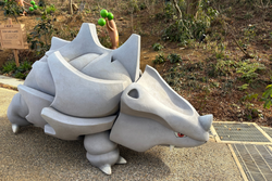 サイホーンの背中に乗って記念撮影もOK！