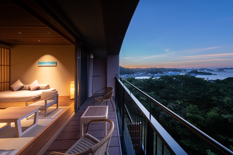 高台に建ち海を望める温泉リゾート。親子で楽しめるアクティビティも充実♪