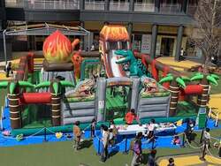 ジャイアント恐竜遊具