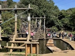 「【2026】横浜のアスレチック7選｜無料の公園から本格コースも！幼児～小学生が大満足」の写真