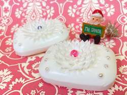 「京都でタイの伝統工芸を体験！親子で石けん彫刻＆型抜きあそび！赤箱のプレゼントも」の写真