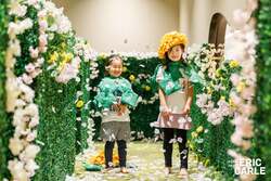 「屋内でお花見気分！二子玉川ではらぺこあおむしの手形アートやイースターを楽しもう」の写真