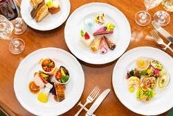 「【東京ディズニーシー】食で世界を巡る祭典が開催！レミーの新メニューや限定グッズも」の写真