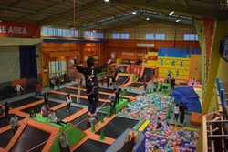 「【2026年】関西のトランポリンパークおすすめ11選！大阪・兵庫・京都の大型施設を厳選」の写真