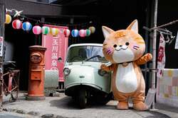 「100匹の猫が露天風呂を埋め尽くす!?さいたま市の「おふろcafe」で猫の日イベント開催」の写真