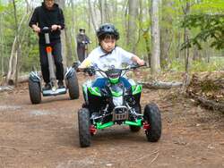 「アルパカと間近でふれあえる！那須高原のホテルで冬の体験イベント開催　電動バイクも」の写真