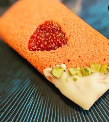 贅沢いちご丸ごとフィナンシェ