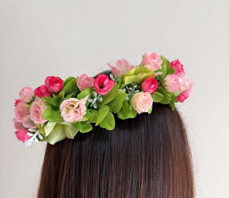 いちご畑の花かんむり