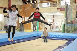 「【2026】愛知・名古屋の人気トランポリンパーク15選｜大型施設＆雨の日もOK」の写真